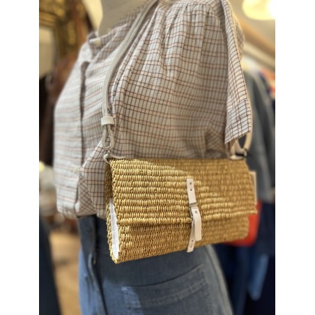 CLUTCH EN PAILLE