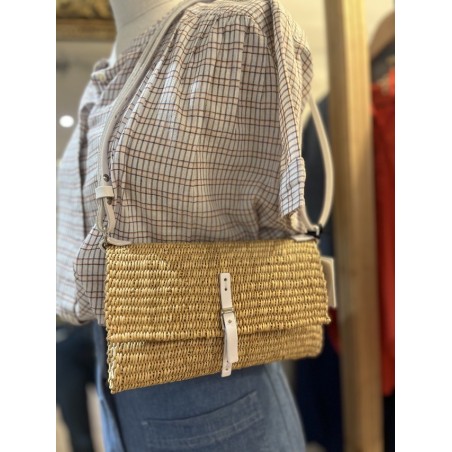 CLUTCH EN PAILLE